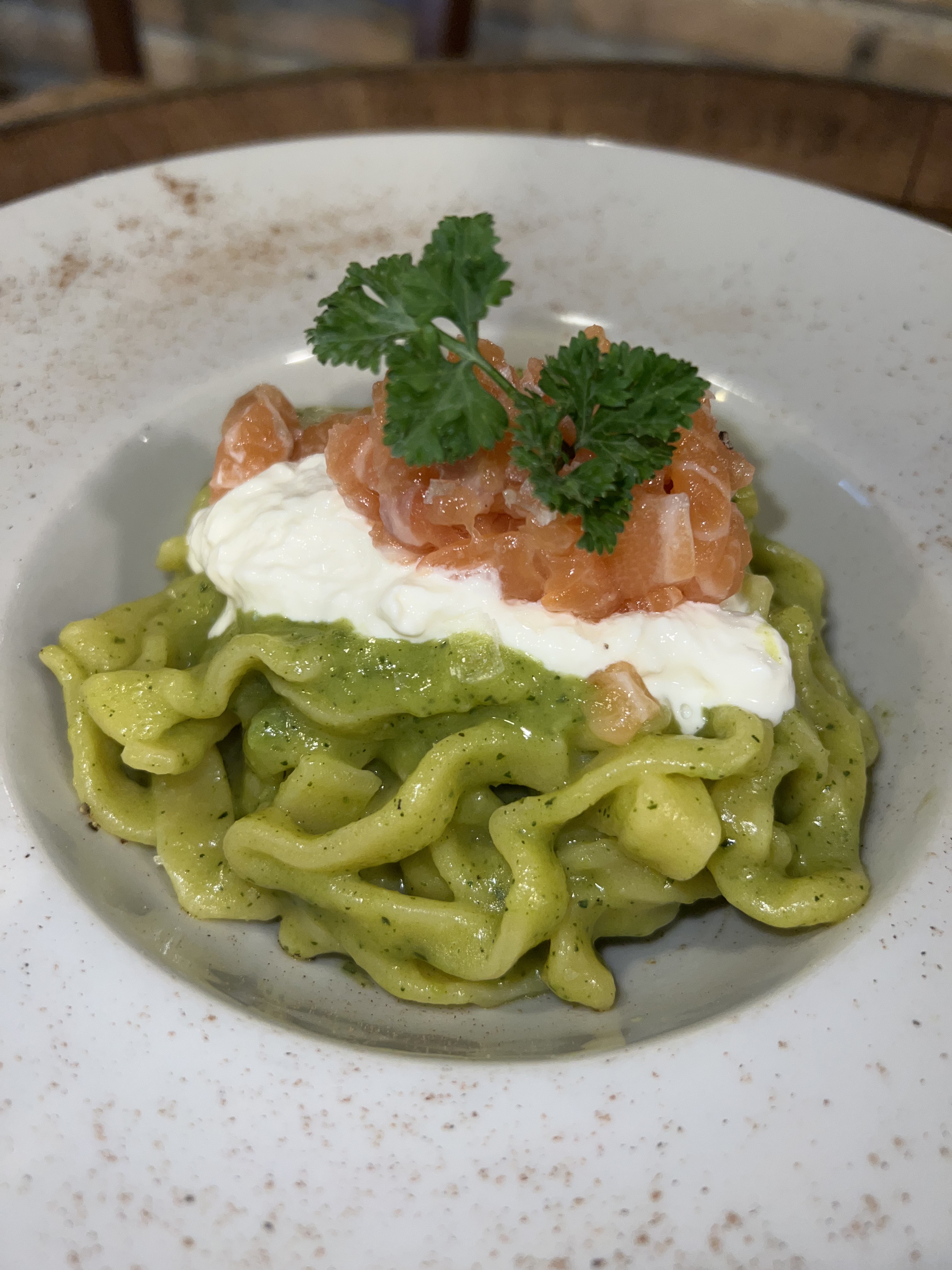Pesto di zucchine, stracciatella e salmone. Senti l'odore di bontà di questo speciale del giorno?