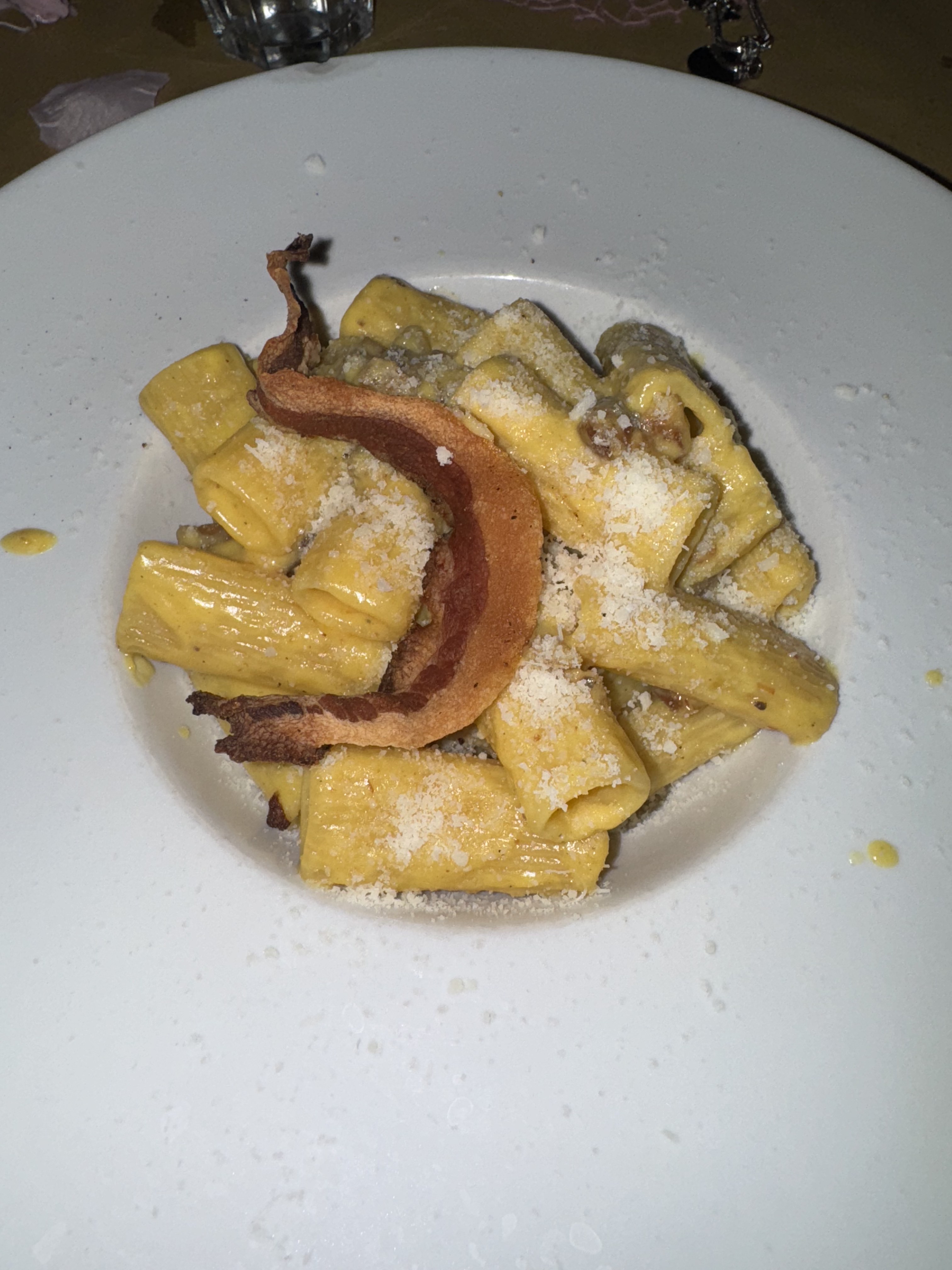 Rigatoni alla gricia con guanciale croccante